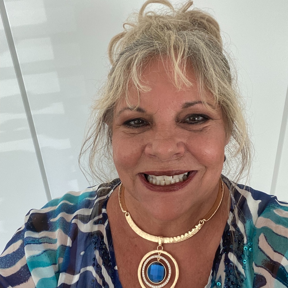 Meet your Posher, Laura